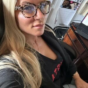 Meet your Posher, Wendy